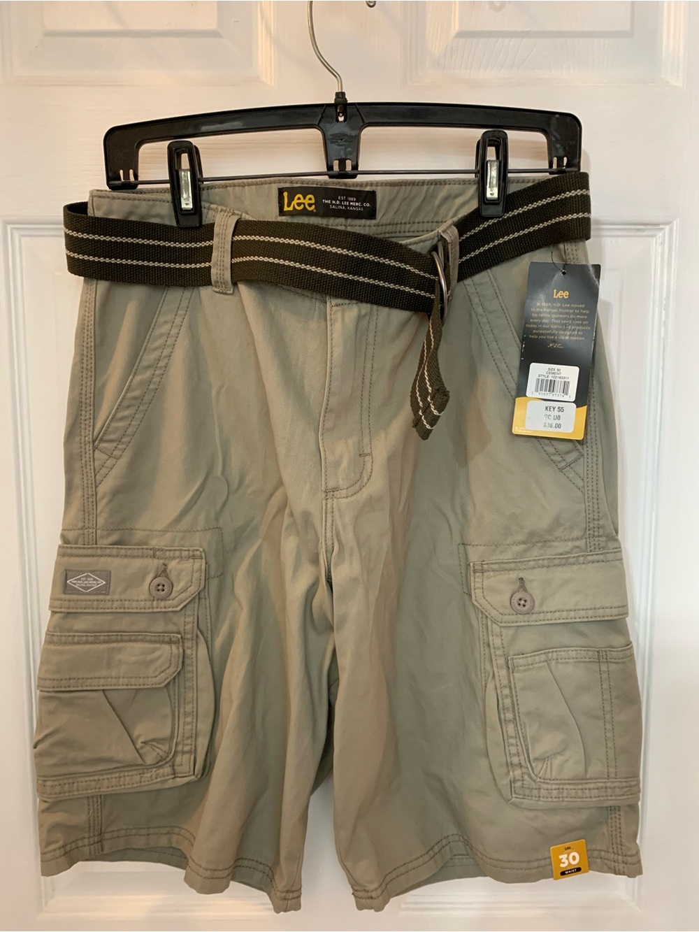 Lee size 30 NWT’s cotton shorts; inseam 11 1/2”